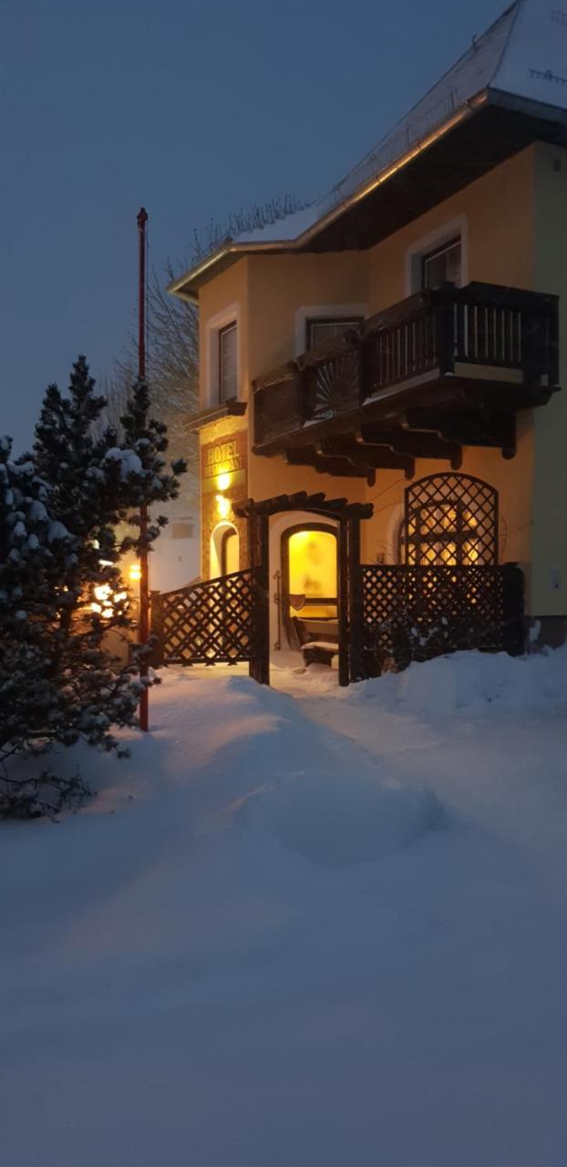 Hotel Kaiser Franz Josef Rohr im Gebirge Esterno foto